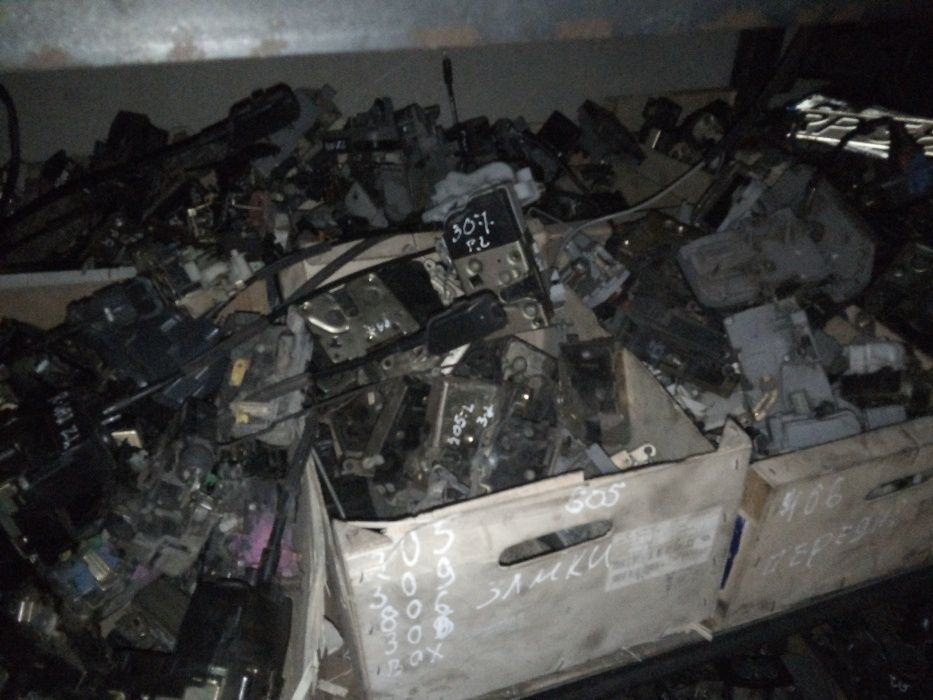 Замок двери рено дверний механізм  19 Laguna megane scenic clio kangoo