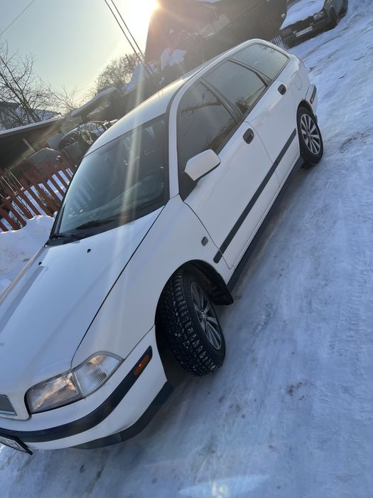 Volvo v40 1.6 benzin 1998p