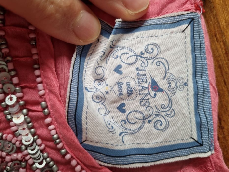 Śliczna zwiewna bluzeczka ze zdobieniami z jedwabiem