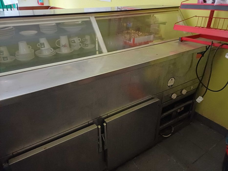 Balcão frigorífico com vitrine e móvel de inox