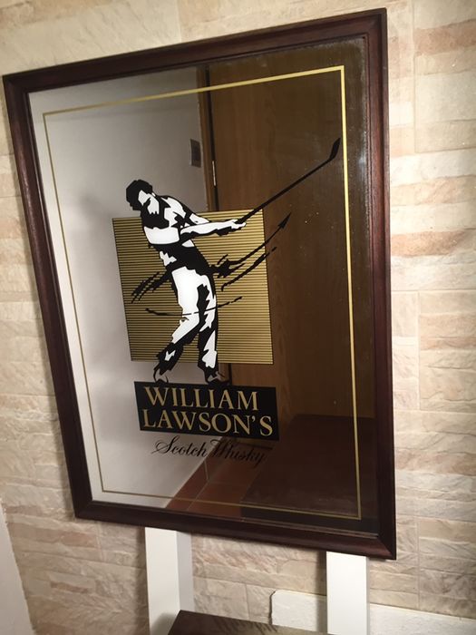 Quadro publicitário espelhado