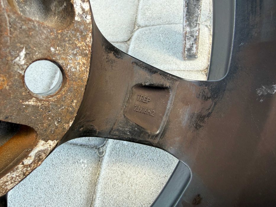 Диски Dezent R16 5x114,3 7J ET40 Kia Hyundai Mazda Nissan Toyota Renault