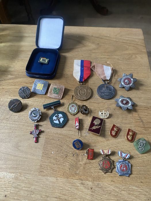 Odzaczenia przypinki pamiatki prl