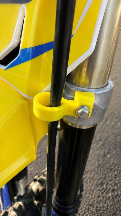Направляюча передньої гальмівної магістралі Suzuki RM250 (RM 250) кріплення шланга, Направляюча переднього гальмівного шланга Suzuki RM250