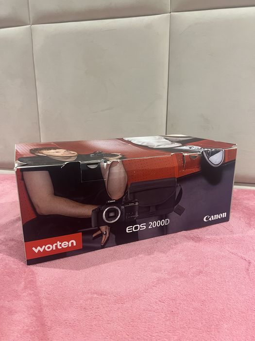 Máquina fotográfica Canon EOS 2000D + cartão micro + 2 baterias