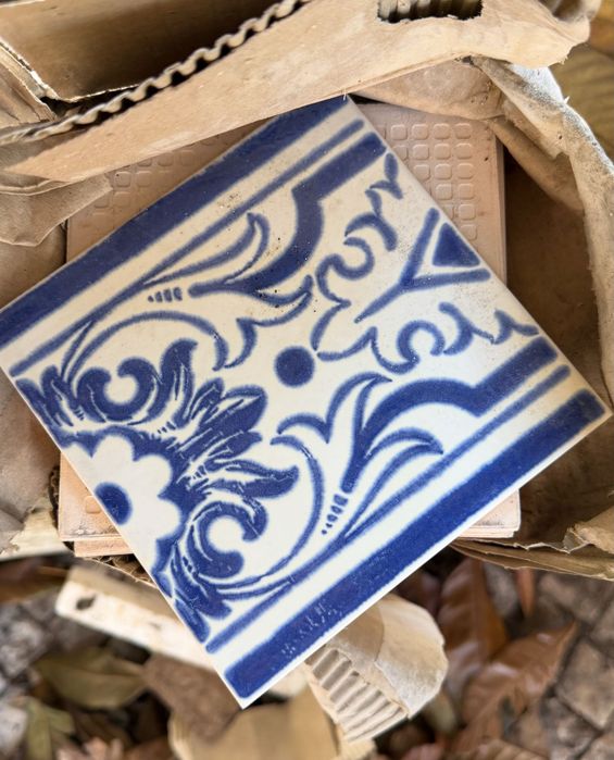 Azulejos Decorativos 15x15 cm Branco e Azul – Estilo Tradicional