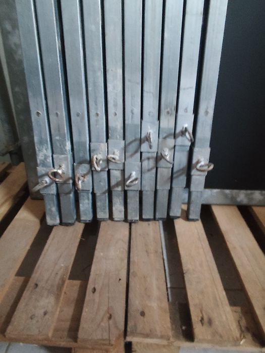 Vendo 10 prumos com mola, de assentamento de tijolo e etc. Com pouco uso com altura máxima, de 310cm