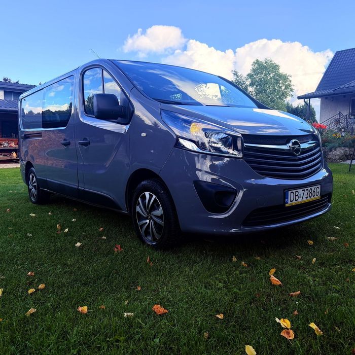 Opel Vivaro Przedłużone Vivaro 6 osobowe 1 właściciel polski salon bezwypadkowy