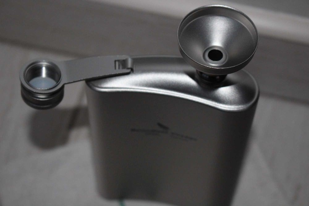 Подарункова фляга титанова для алкоголю пляшка з титану міцших напоїхв