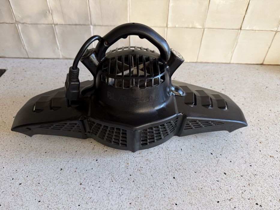 Wetsuit dryer blower