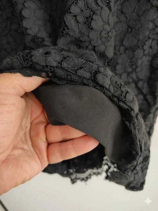 Vestido Curto H&M em Renda Preta – Decote em V e Costas Abertas (Tam. M)