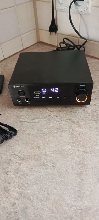 Wzmacniacz Hi-Fi Auna.