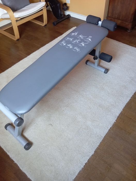 Banco Ginásio com Ilustrações de exercícios