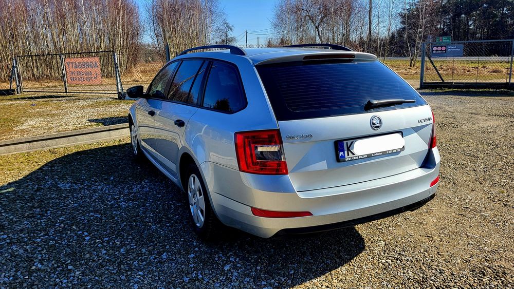 Skoda Octavia lll Benzyna Klimatyzacja  stan bardzo dobrym.