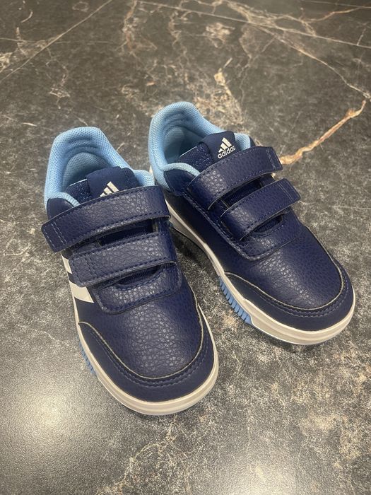 Дитячі кросівки adidas. Розмір 26,5