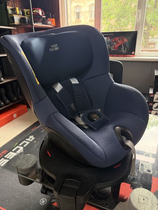 Автокрісло Britax Römer Dualfix iSense та база Flex Base iSense до 4-х років