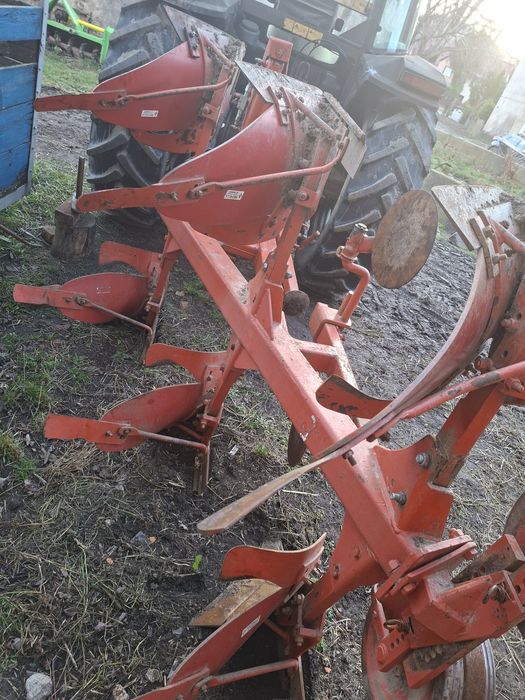 Pług obrotowy 3 skiby