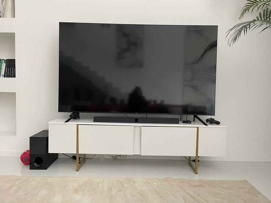 Móvel de TV branco e dourado 1.80cm