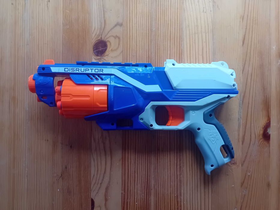 3 pistolety Nerf. 6 naboi. Zestaw wojskowy.