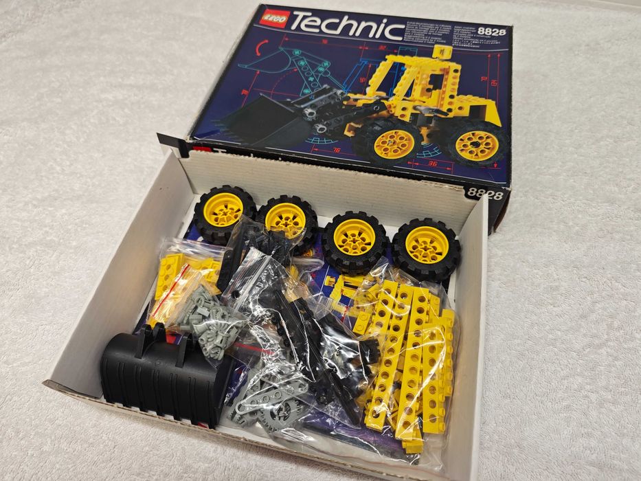 Lego Technic 8828 "Front End Loader"; 1992; [79]