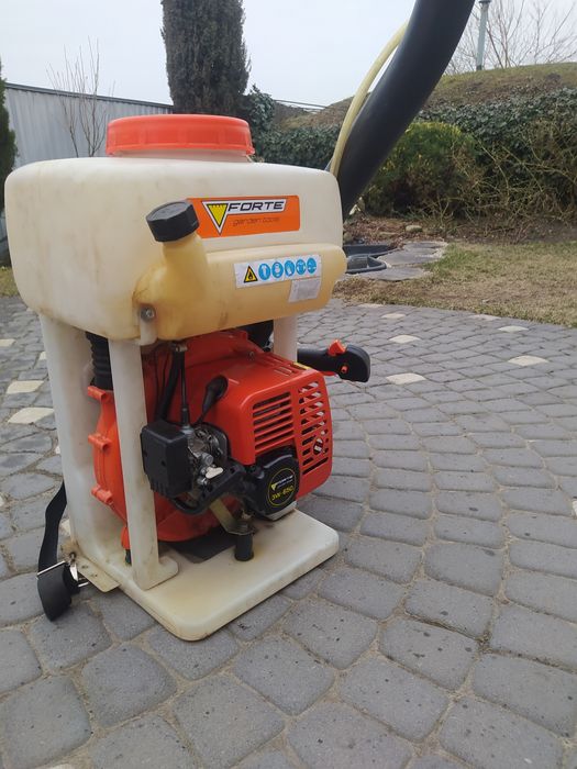 Оприскувач бензоновий