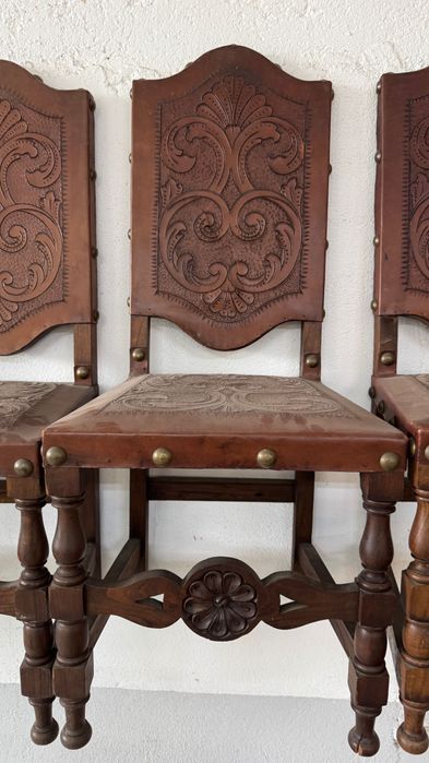 Conjunto de 5 cadeiras em couro lavrado