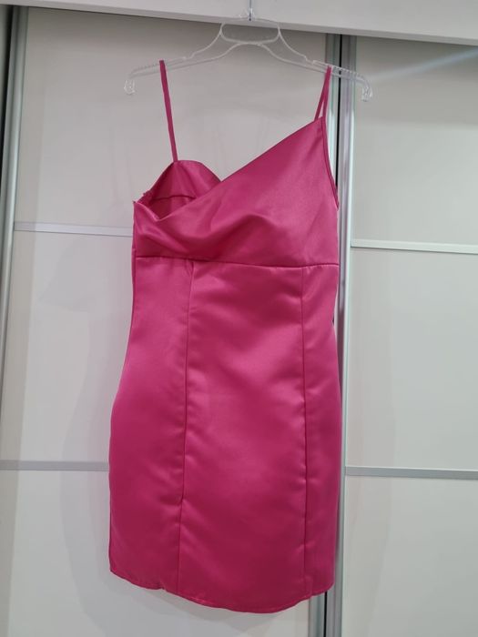 Sukienka różowa elegancka na ramiączka nowa missguided XS