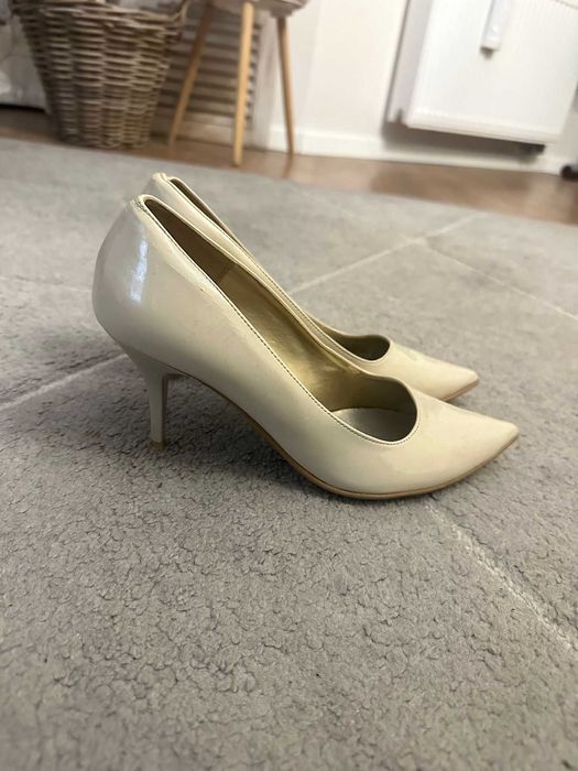 Ecru/ kremowe szpilki r. 39