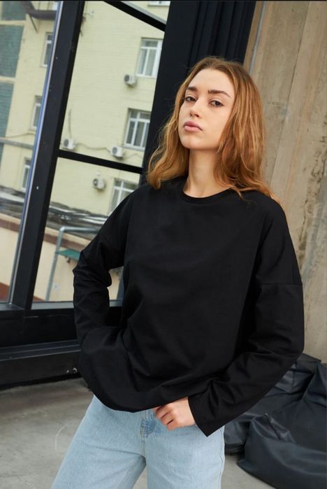 Базовий жіночий лонгслів — ідеальна основа гардеробу