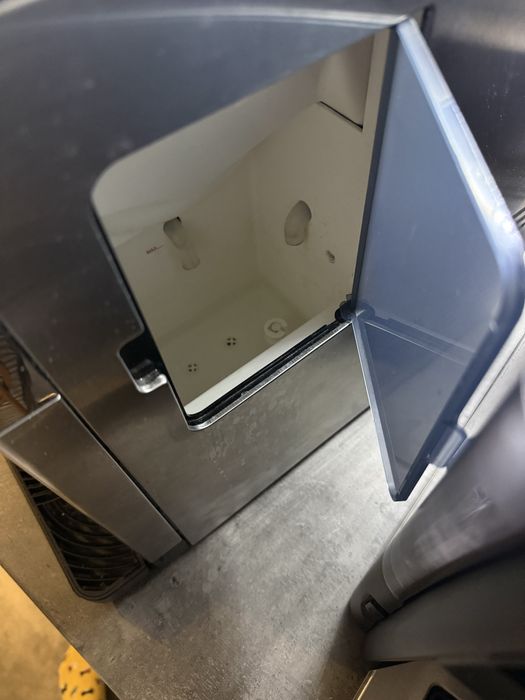 Kostkarka Yoer domowa maszyna do robienia kostek lodu