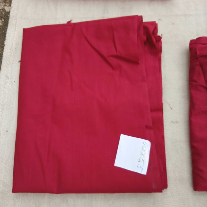 Ткань х/б красного цвета.