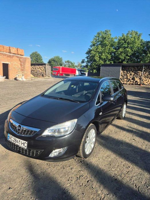 Продам Opel Astra  2012