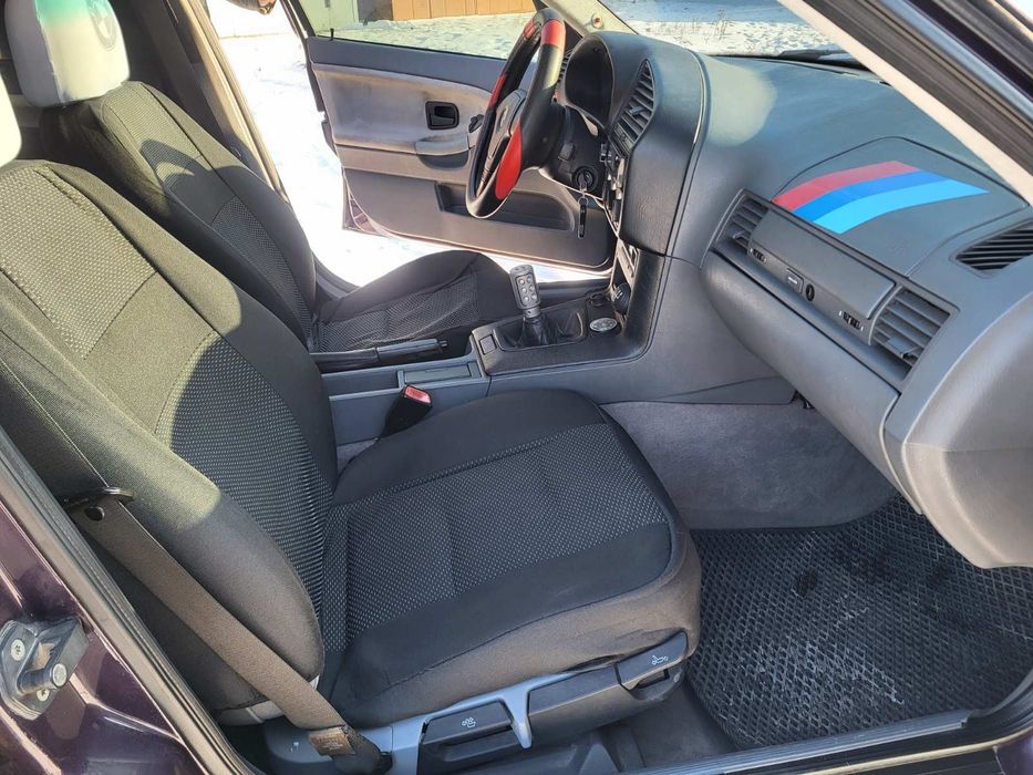 Продам BMW 3 1.8