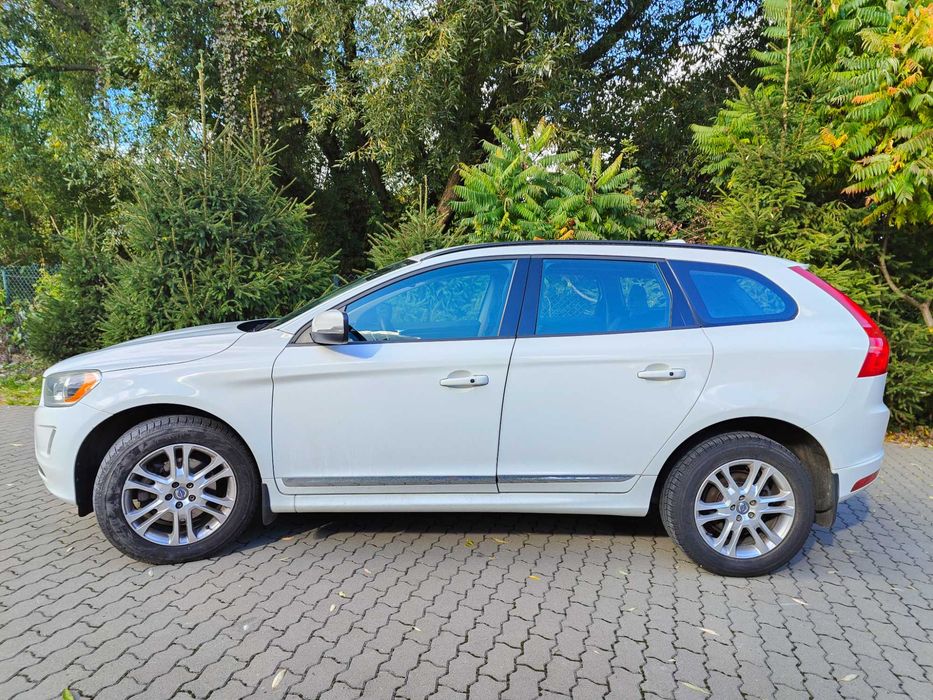 Volvo XC60 2015 2.0 FWD бензин