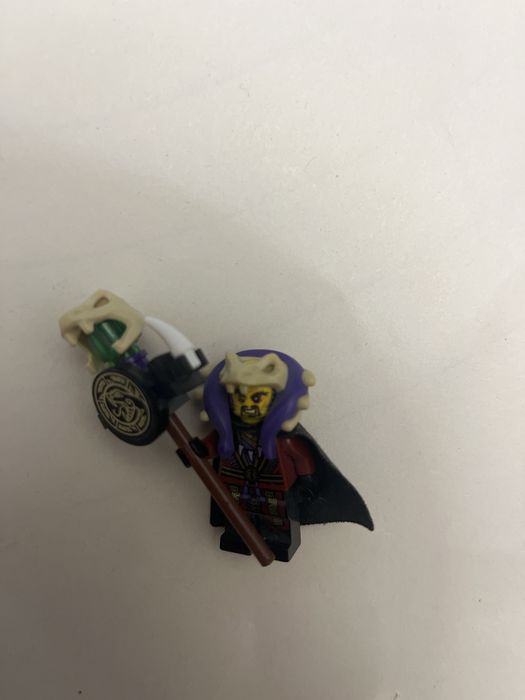 Figurka lego chen