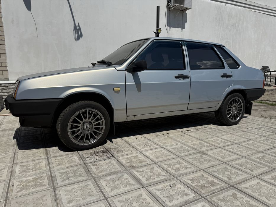Ваз 21099  1.5инжектор 2004 год