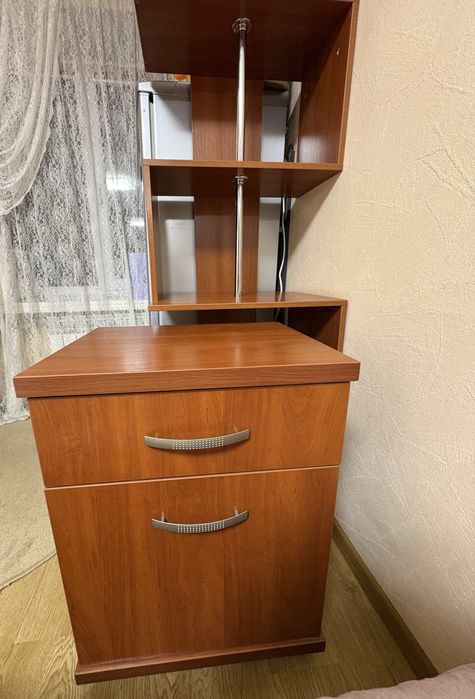 ТЕРМІНОВИЙ ПРОДАЖ! Стійка з виїзною шухлядою