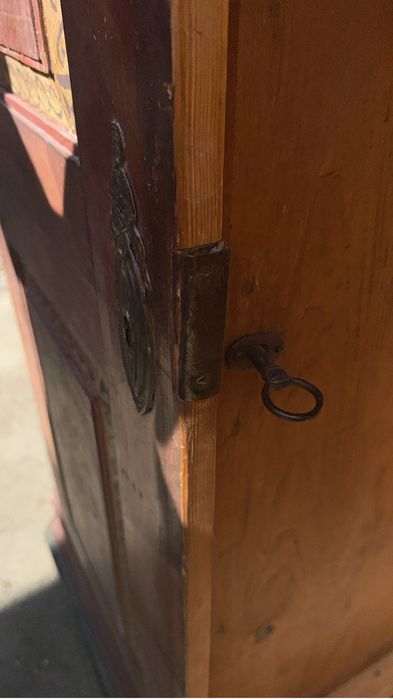 Stara ,malowana szafa wiejska ,dzielona na pół