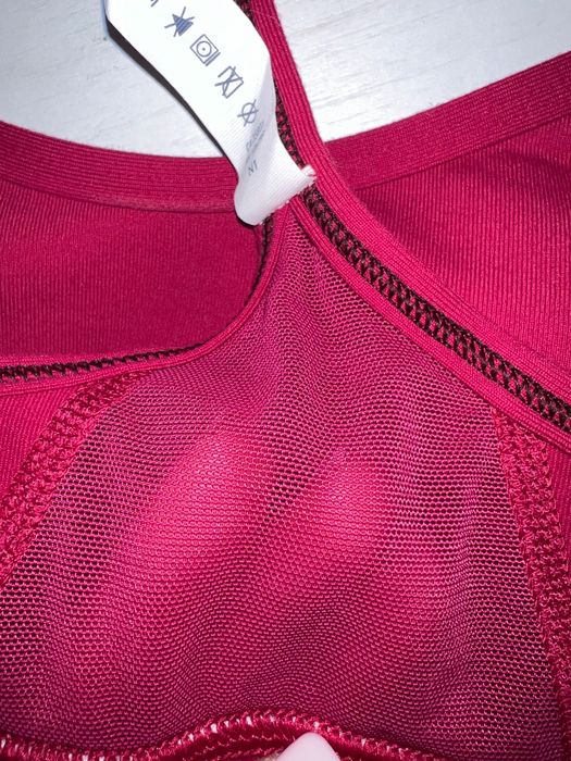Топ Lululemon малинового кольору
