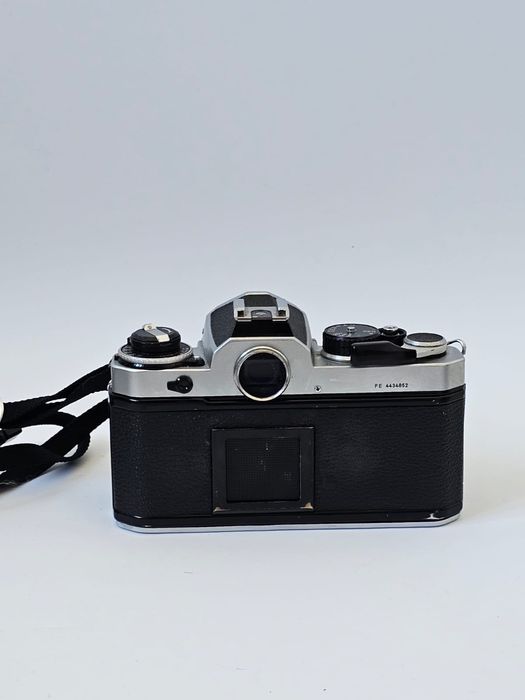 Nikon FE (sem objetiva)
