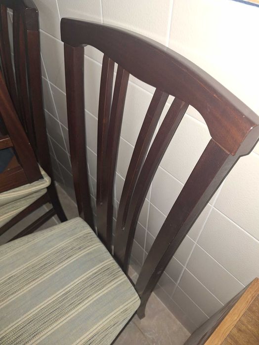 Cadeiras em bom estado