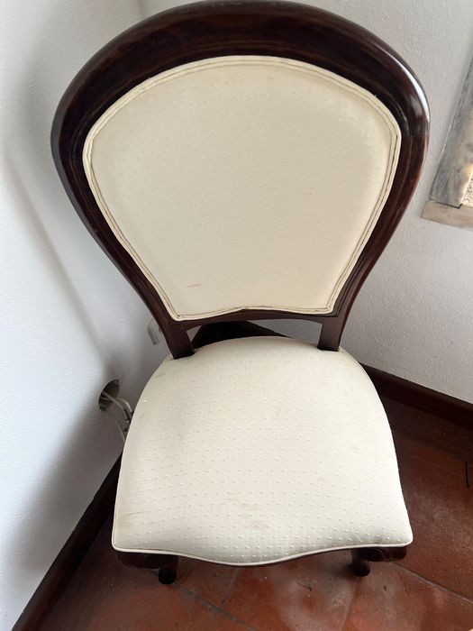 Modelo intemporal. Conjunto de 6 cadeiras em bom estado.