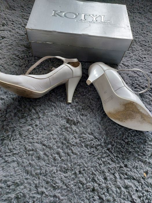 Sukienka ślubna rozm. 36/38 w gratisie(bolerko, buty, poduszk