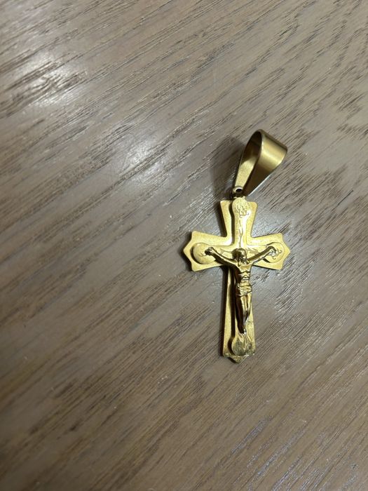 Krzyż złoty p585