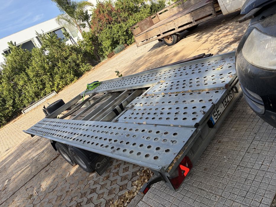 Atrelado Porta-Carros