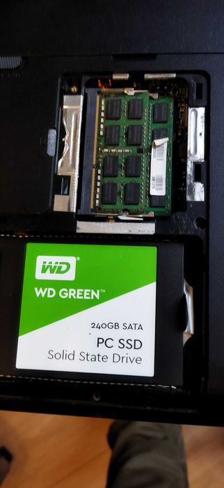 Laptop Netbook Toshiba Satellite C850-12R  Windows 7 MAT