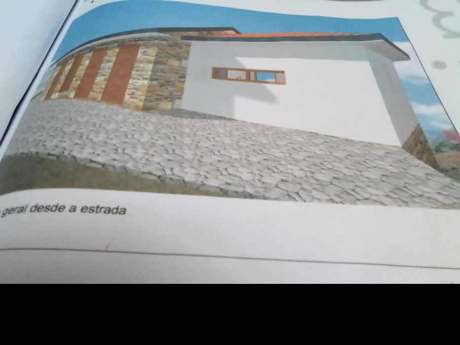 Casa em Ruínas Gêmeos Guimaraes