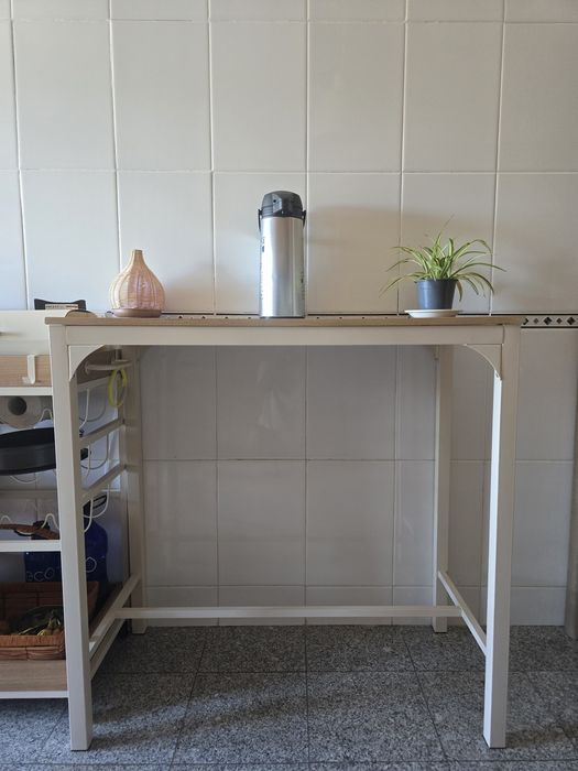 Mesa alta de cozinha nova