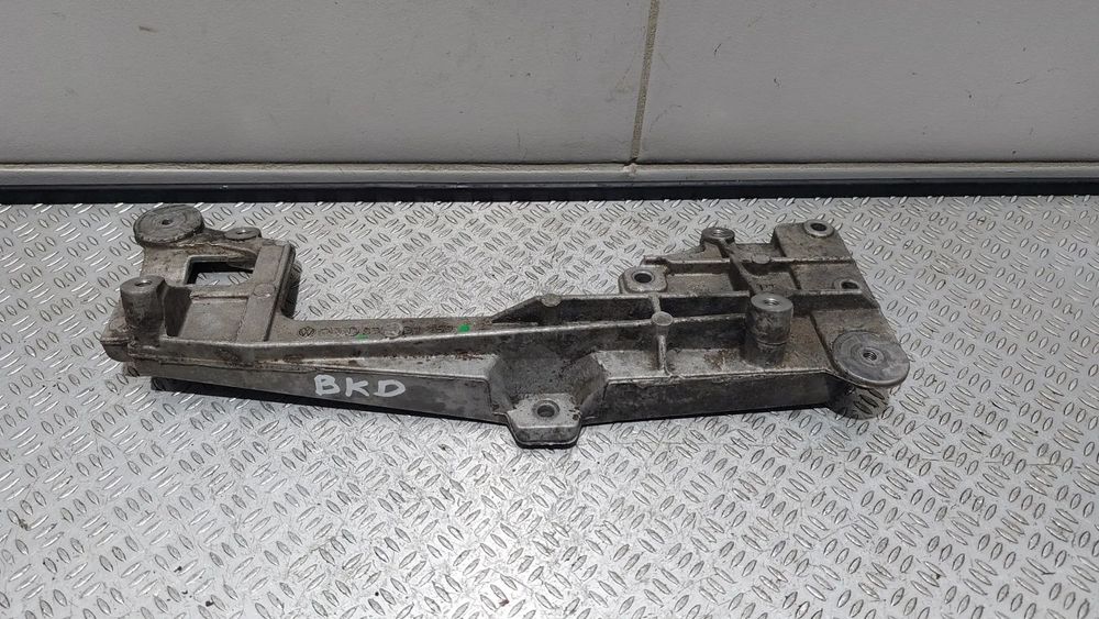 ŁAPA WSPORNIK SILNIKA SEAT LEON 2,0 TDI KOD BKD R2007 NR 03G131159