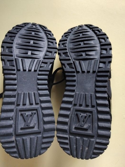 Продам кросівки жіночі Louis Vitton